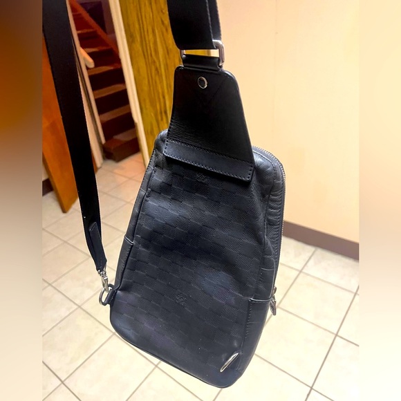 COPY - LOUIS VUITTON ,ORIGINAL MEN SLING BAG - Picture 4 of 15